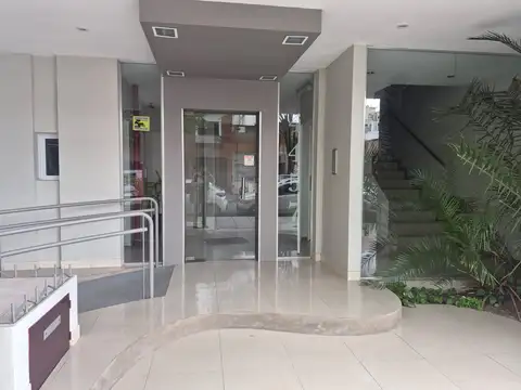 Excelente monoambiente  contrafrente con balcon muy luminoso