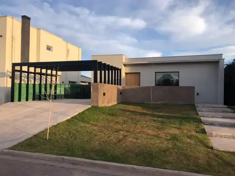Casa en barrio Tierras Altas