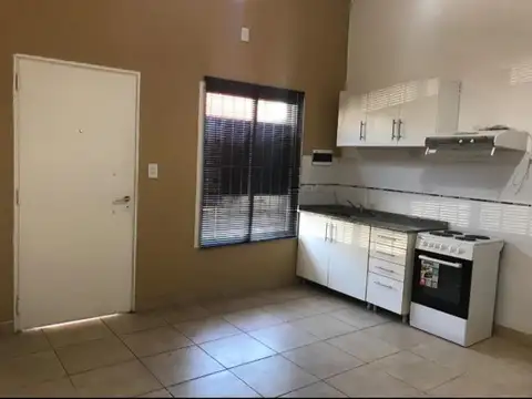 Olivos Amplio Monoambiente con Patio