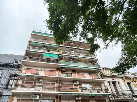 Departamento 2 ambientes con patio.