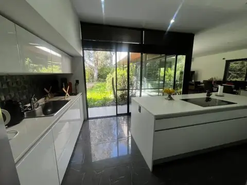 Casa en Venta en Maquinista Savio, USD 305.000