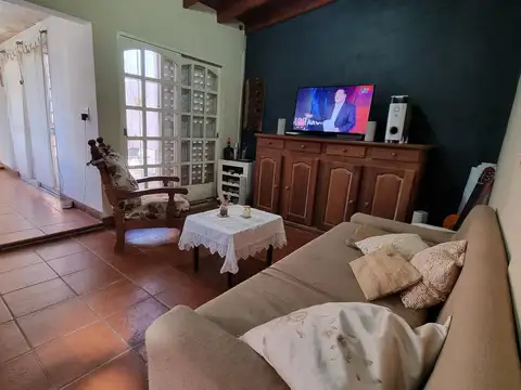 Casa en Venta con 3 cocheras