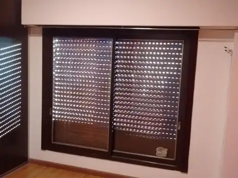 2 DEPARTAMENTOS + 3 LOCALES COMERCIALES + 100 MTRS LIBRES 