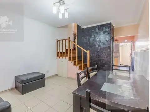 Depto Tipo Casa 4 ambientes con 2 baños
