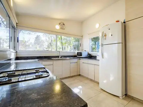 Casa 5 ambientes con 1 baño