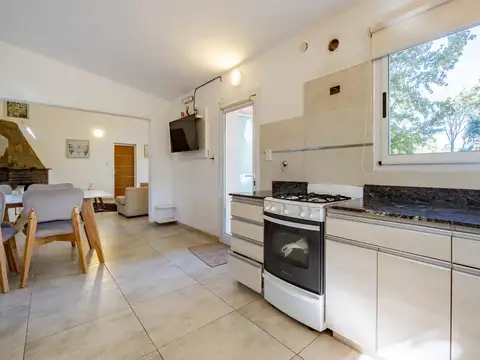 VENTA | PERMUTA - Casa 2 dormitorios, piscina y lote de 1200 m² - Funes. APTO CRÉDITO.