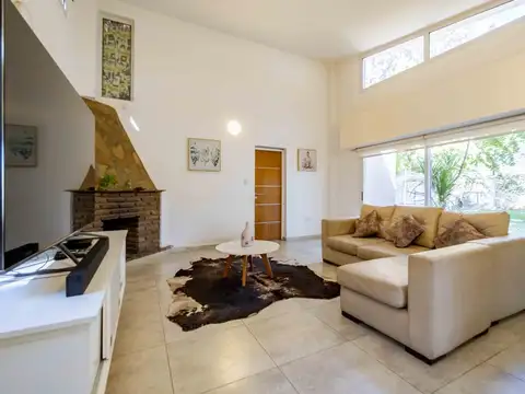 VENTA | PERMUTA - Casa 2 dormitorios, piscina y lote de 1200 m² - Funes. APTO CRÉDITO.
