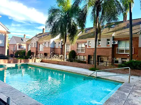 VENTA CASA - ALTOS DE ADROGUE- COCHERA- PILETA