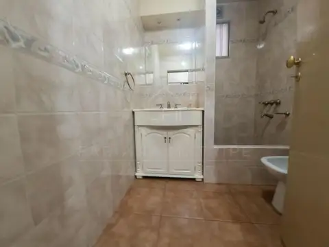 Casa 6 ambientes con 4 baños