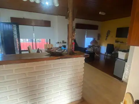 Casa 2 ambientes con 2 baños