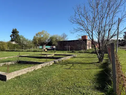 Venta. Lote con mejoras. Parque Sakura. Exaltacion de la Cruz -