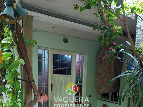 Casa 6 ambientes con 2 baños