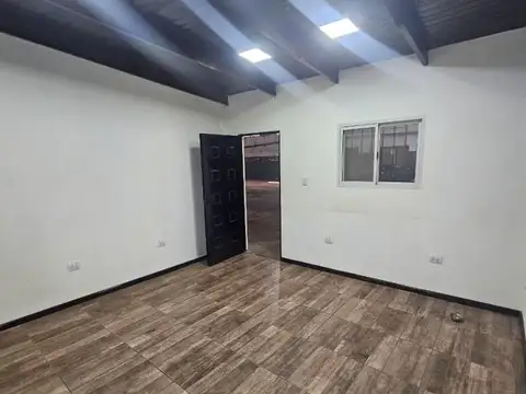 GALPÓN DE 1000M2 + OFICINAS