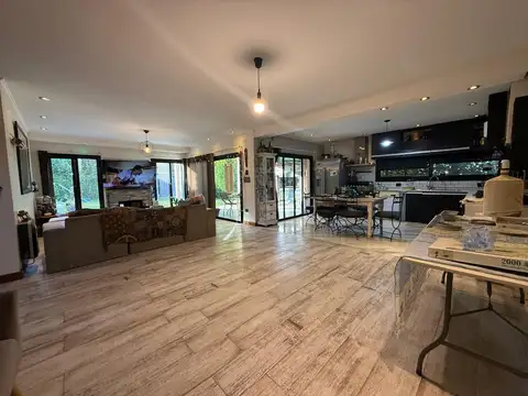 Casa en Venta 4 Dormitorios con Pileta en Villa del Plata, Punta Lara - Lote en Esquina
