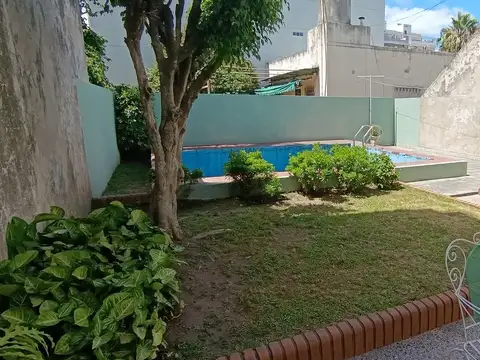 VENTA CASA 4 AMB RAMOS MEJIA GARAJE PISCINA