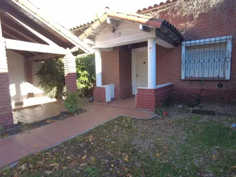 Casa 5 ambientes con 1 baño