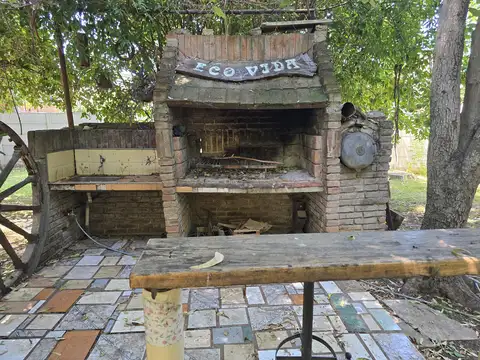 Quinta en Paraná en calle Espejo todos los servicios numerosos arboles