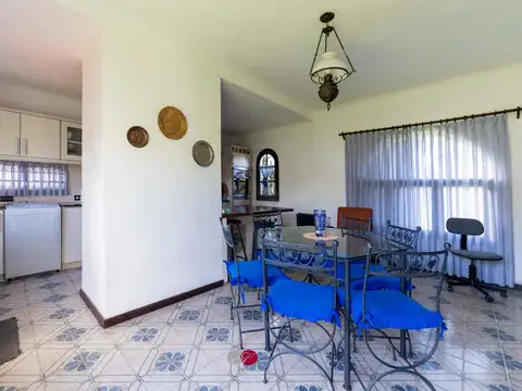 Casa 4 ambientes con 3 baños