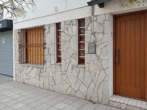 VENTA  Casa 3 Dormitorios Rivadavia 800