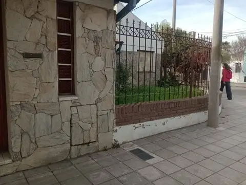 VENTA  Casa 3 Dormitorios Rivadavia 800