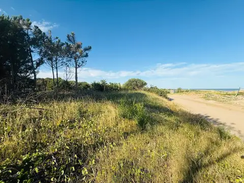 LOTE VENTA VILLA ROBLES BARRIO BRISAS