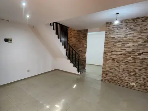 Alquiler de Ph independiente tipo Casa 4 Ambientes en Caseros