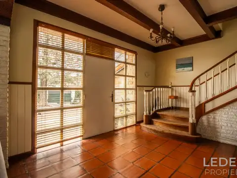 CASA 5 AMBIENTES SOBRE  LOTE 1067 M2  APTO CREDITO