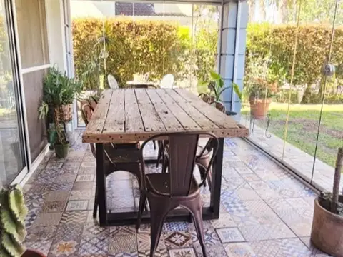 Casa 5 ambientes con 4 baños