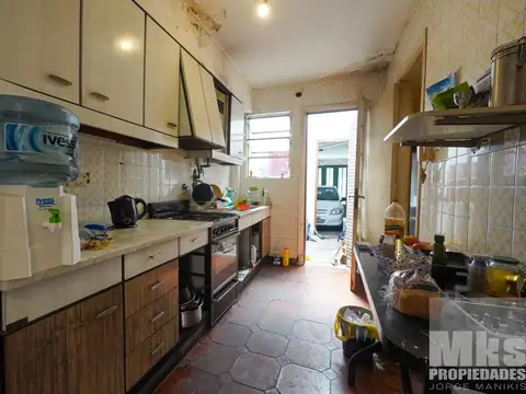 Casa 4 ambientes con 2 baños