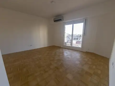 Departamento en Alquiler en Villa Real, $ 800.000