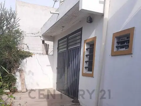 205 bis e/ 49 y 50. Casa en Venta en Olmos