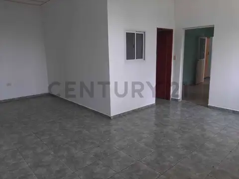 Casa 4 ambientes con 2 baños