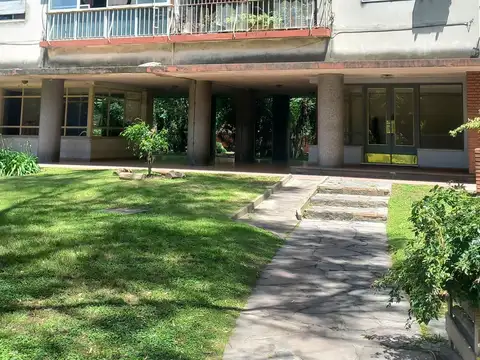 Departamento  en  VENTA en Villa Celina- 4 ambientes- ORIENTACION ESTE- Rejas perimetrales- jardines- Estacionamiento