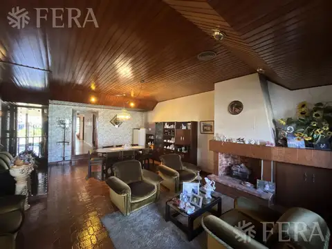 Casa 5 ambientes con 2 baños