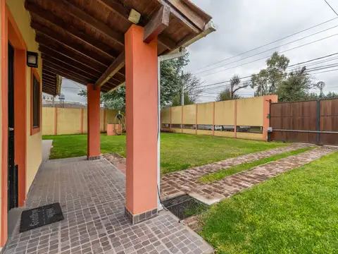 Casa en Venta con 3 cocheras