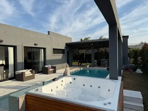 Casa en venta en Barrio Santa Guadalupe Pilar del Este