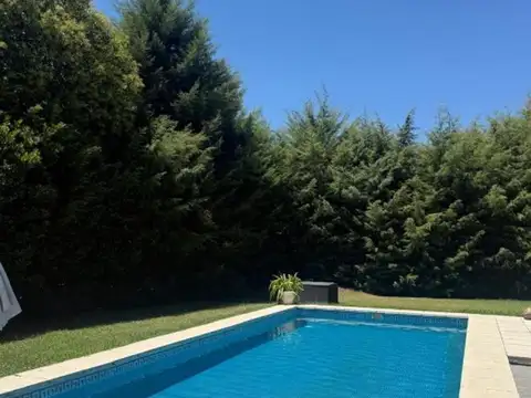 Casa en Venta con 4 cocheras