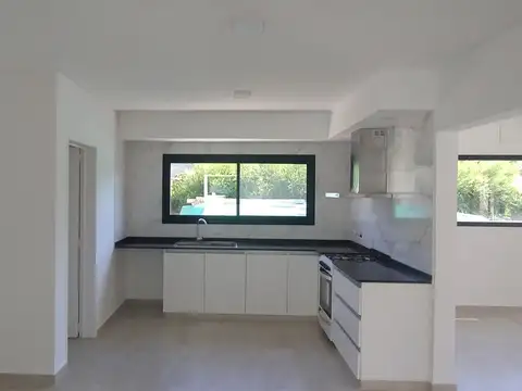 Casa 5 ambientes con 3 baños