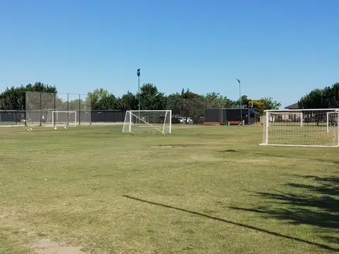 Casa en Venta con 3 cocheras