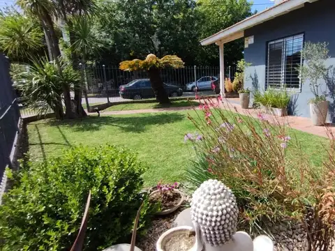 VENTA CASA 3 AMB. C/PATIO GARAGE/QUINCHO