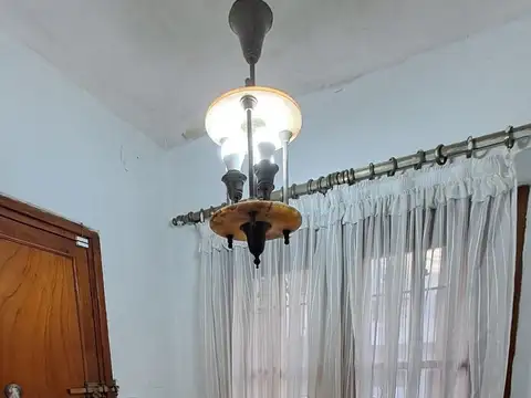 Casa 10 ambientes con 3 baños