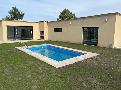 CHALET DE 4 AMBIENTES A ESTRENAR ROMENCO