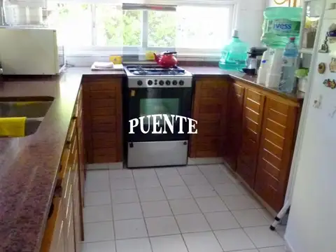 Casa 6 ambientes con 2 baños
