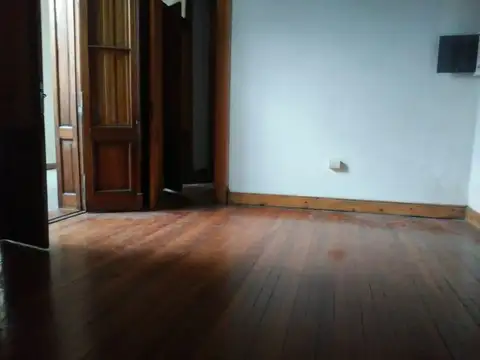 Depto Tipo Casa 6 ambientes con 2 baños