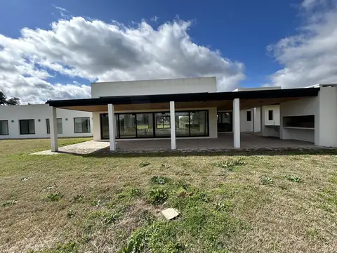 Venta Casa 4 dormitorios moderna  en Las Vizcachas, Exaltación de la Cruz, G.B.A. Zona Norte