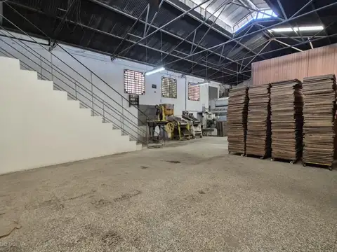 venta de galpon en calle Rivadavia