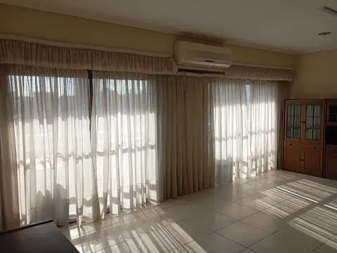 SHOPPING LOS GALLEGOS   Semipiso 4 amb con cochera. IMPECABLE ES POCO