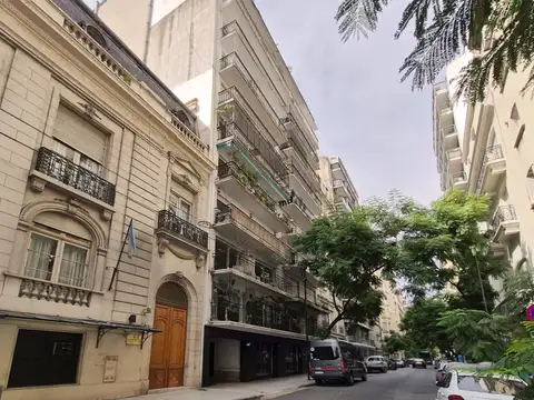 Excelente y Amplio Departamento en Zona Exclusiva