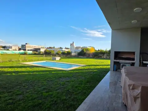 Casa en Alquiler en La Magdalena, USD 2.000
