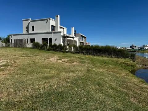 Naudir Barrio Cerrado Escobar